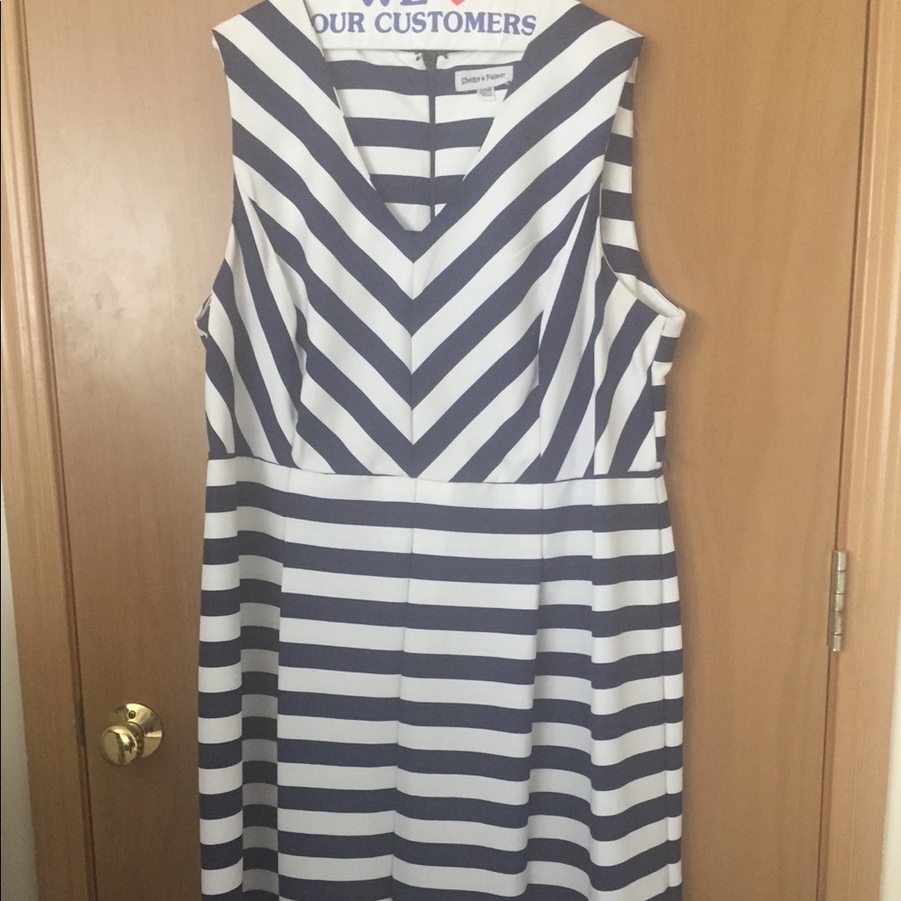 Dress - Picture 1 of 3